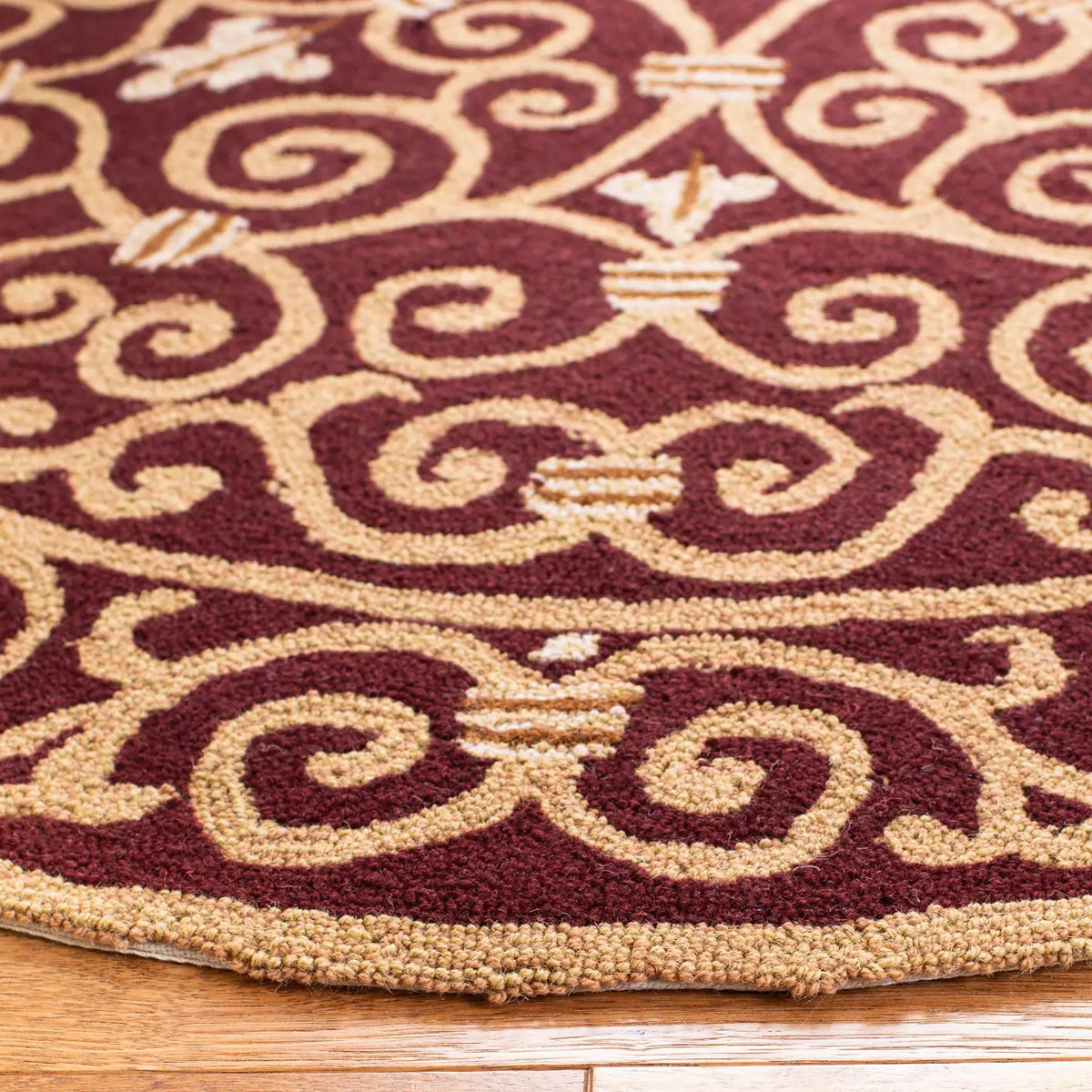 Safavieh Chelsea 5'-6" x 5'-6" Rug in Burgundy