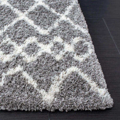 Safavieh Berber Shag 4'-0" x 6'-0" Rug in Grey / Ivory