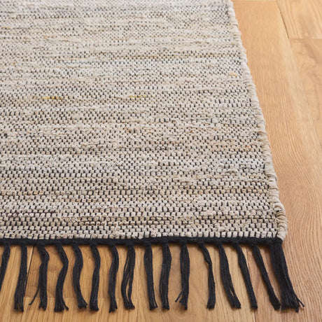 Safavieh Rag Rug 4'-0" x 6'-0" Rug in Ivory / Black