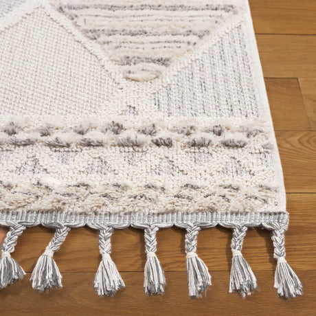 Safavieh Chloe 4'-0" x 6'-0" Rug in Ivory / Grey