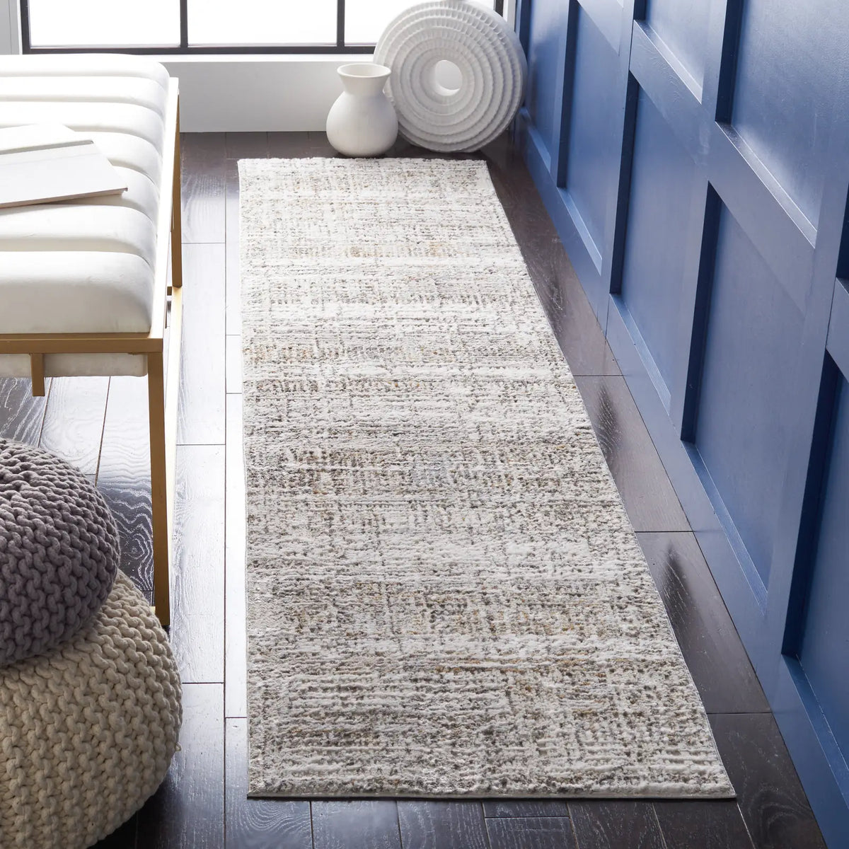 Safavieh Princeton 2'-0" x 8'-0" Rug in Ivory / Grey