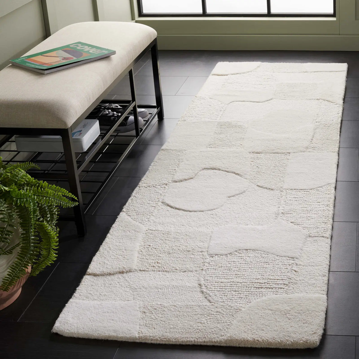 Safavieh Manhattan 2'-3" x 8'-0" Rug in Ivory / Beige