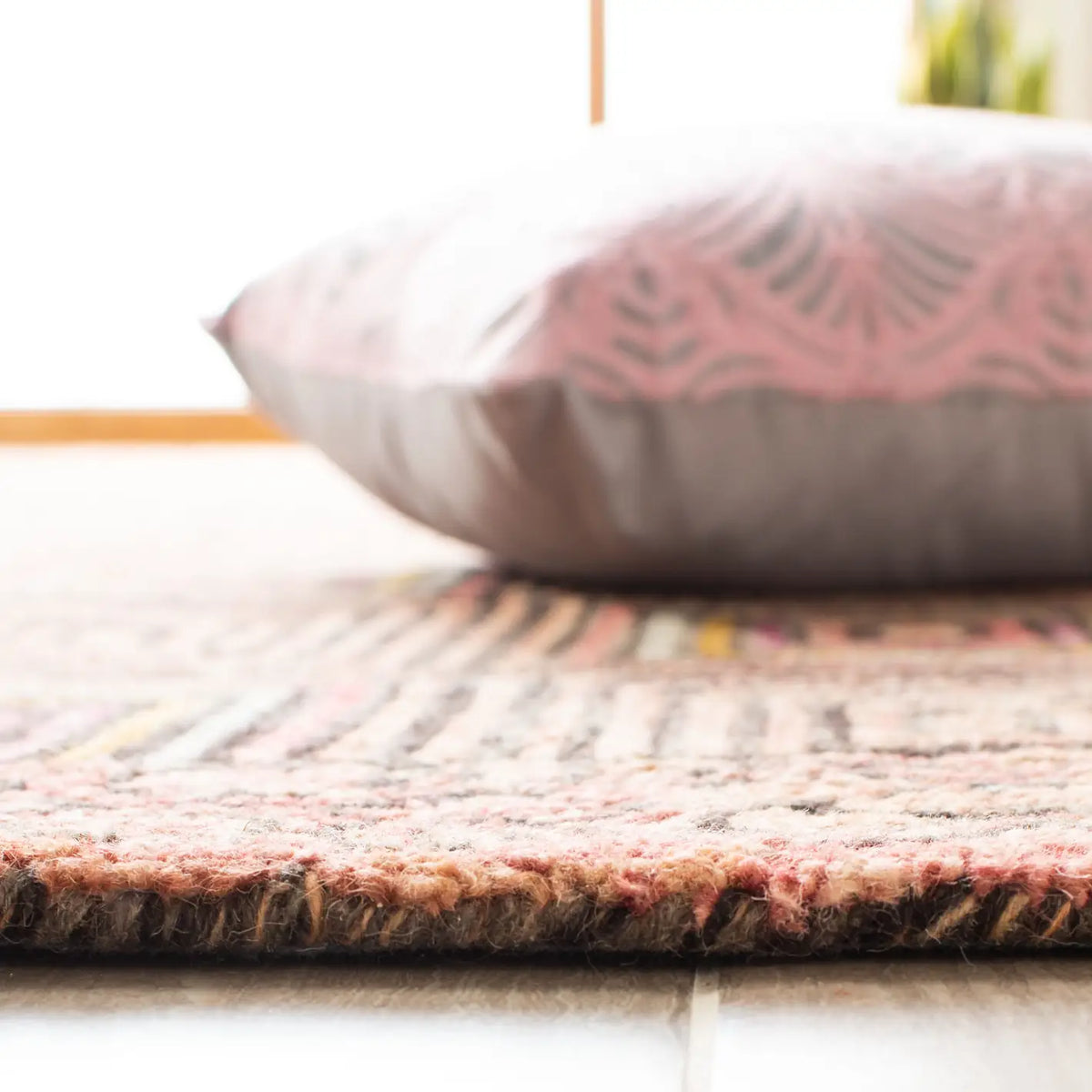 Safavieh Aspen 4'-0" x 6'-0" Rug in Pink / Blue