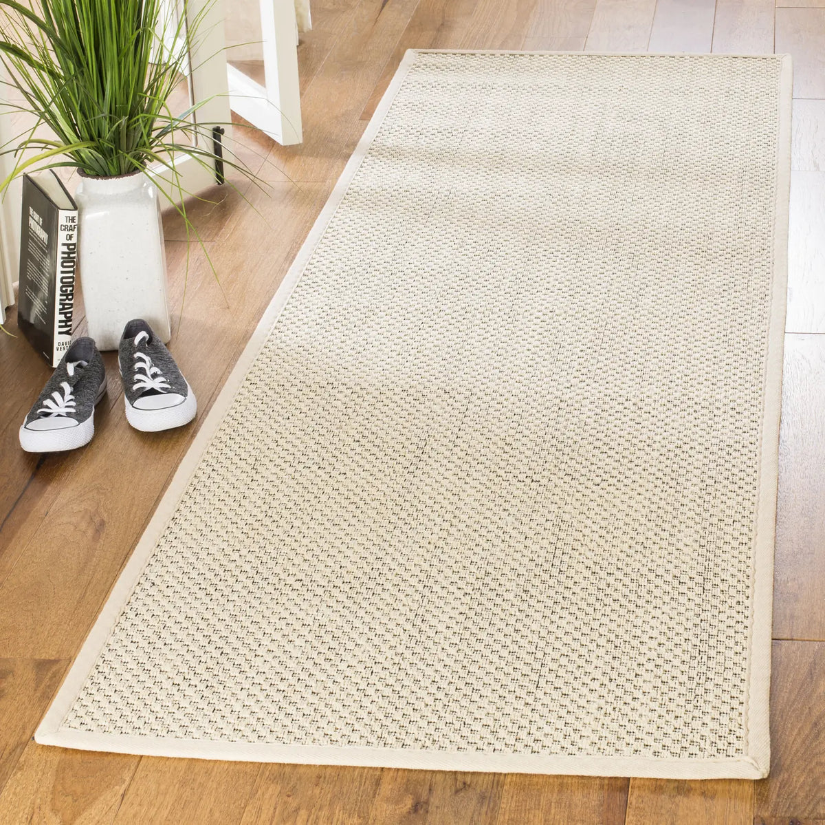 Safavieh Natural Fiber 2'-6" x 10'-0" Rug in Black / Ivory