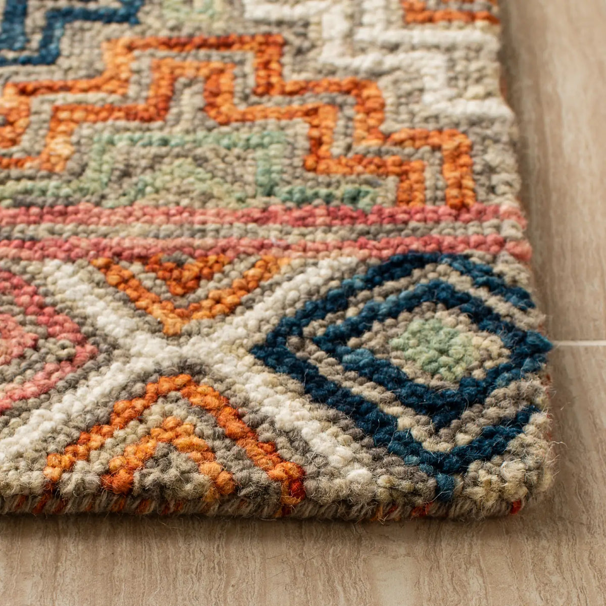 Safavieh Aspen 4'-0" x 6'-0" Rug in Orange / Fuchsia