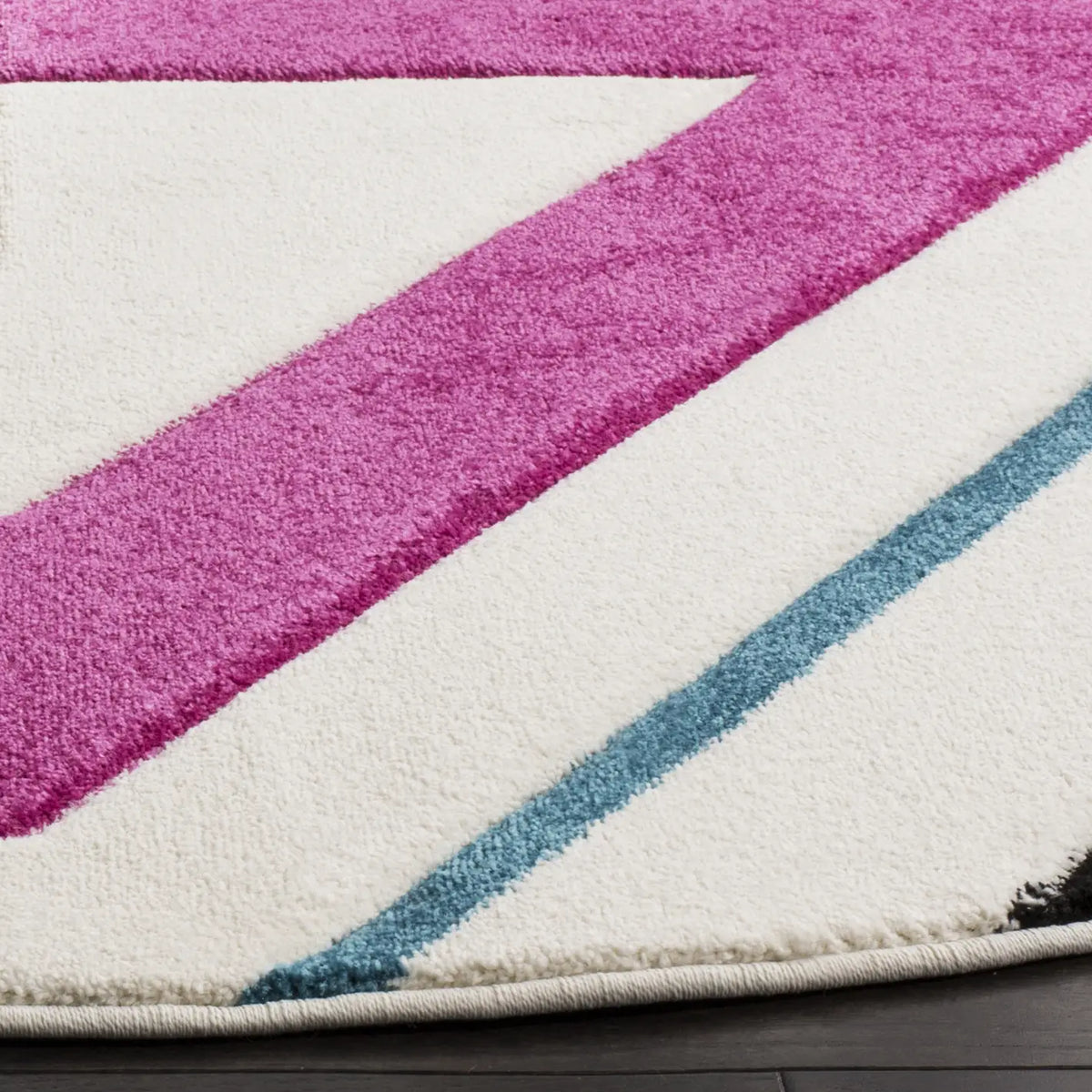 Safavieh Hollywood 6'-7" x 6'-7" Rug in Ivory / Rose