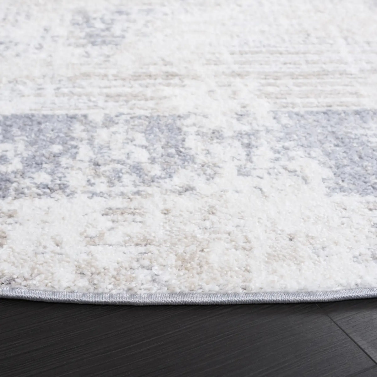 Safavieh Opal 6'-7" x 6'-7" Rug in Ivory / Grey