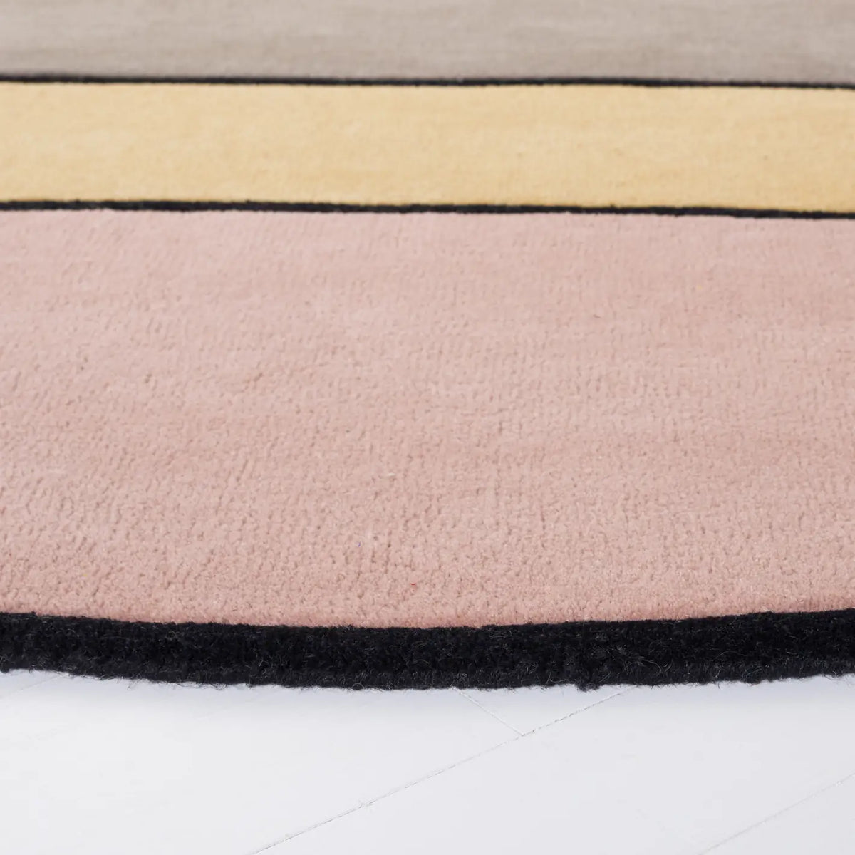 Safavieh Fifth Avenue 7'-0" x 7'-0" Rug in Ivory / Multi