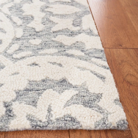 Safavieh Metro 4'-0" x 6'-0" Rug in Ivory / Grey