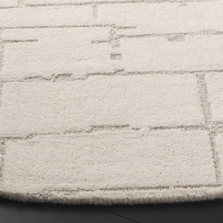 Safavieh Ebony 6'-0" x 6'-0" Rug in Ivory / Grey