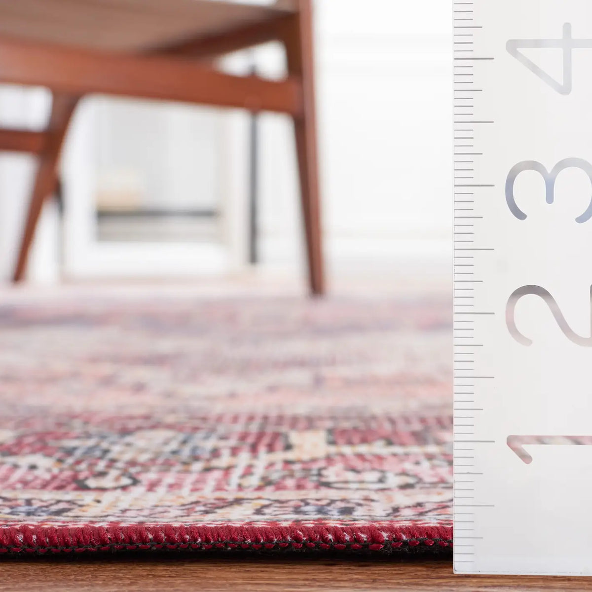 Safavieh Tucson 4'-0" x 6'-0" Rug in Beige / Pink