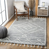 Safavieh Casablanca 5'-0" x 8'-0" Rug in Grey / Ivory