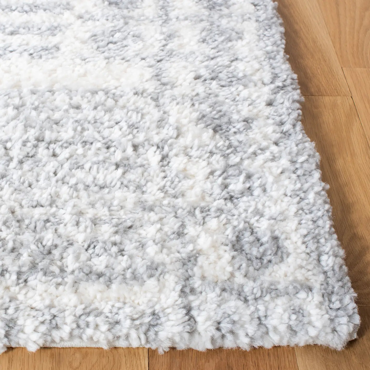 Safavieh Parma Shag 4'-0" x 6'-0" Rug in Grey / Ivory