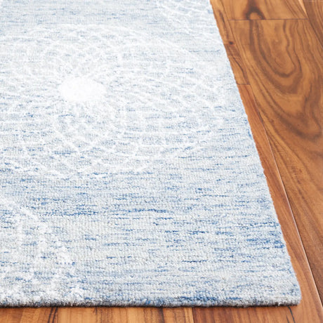 Safavieh Ebony 4'-0" x 6'-0" Rug in Blue / Ivory