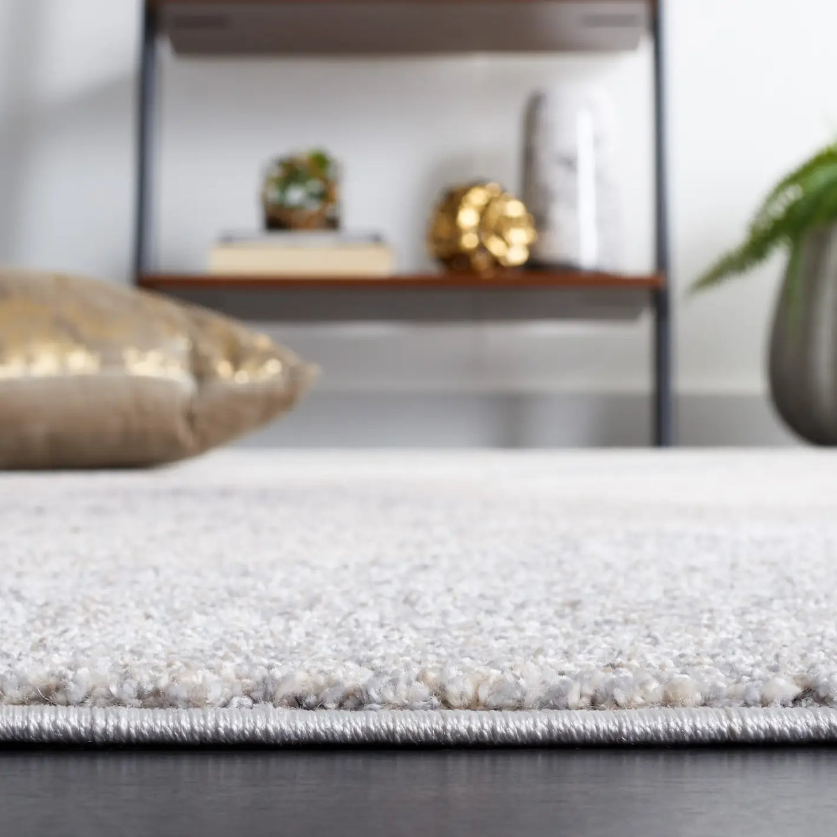 Safavieh Opal 4'-0" x 6'-0" Rug in Grey / Ivory
