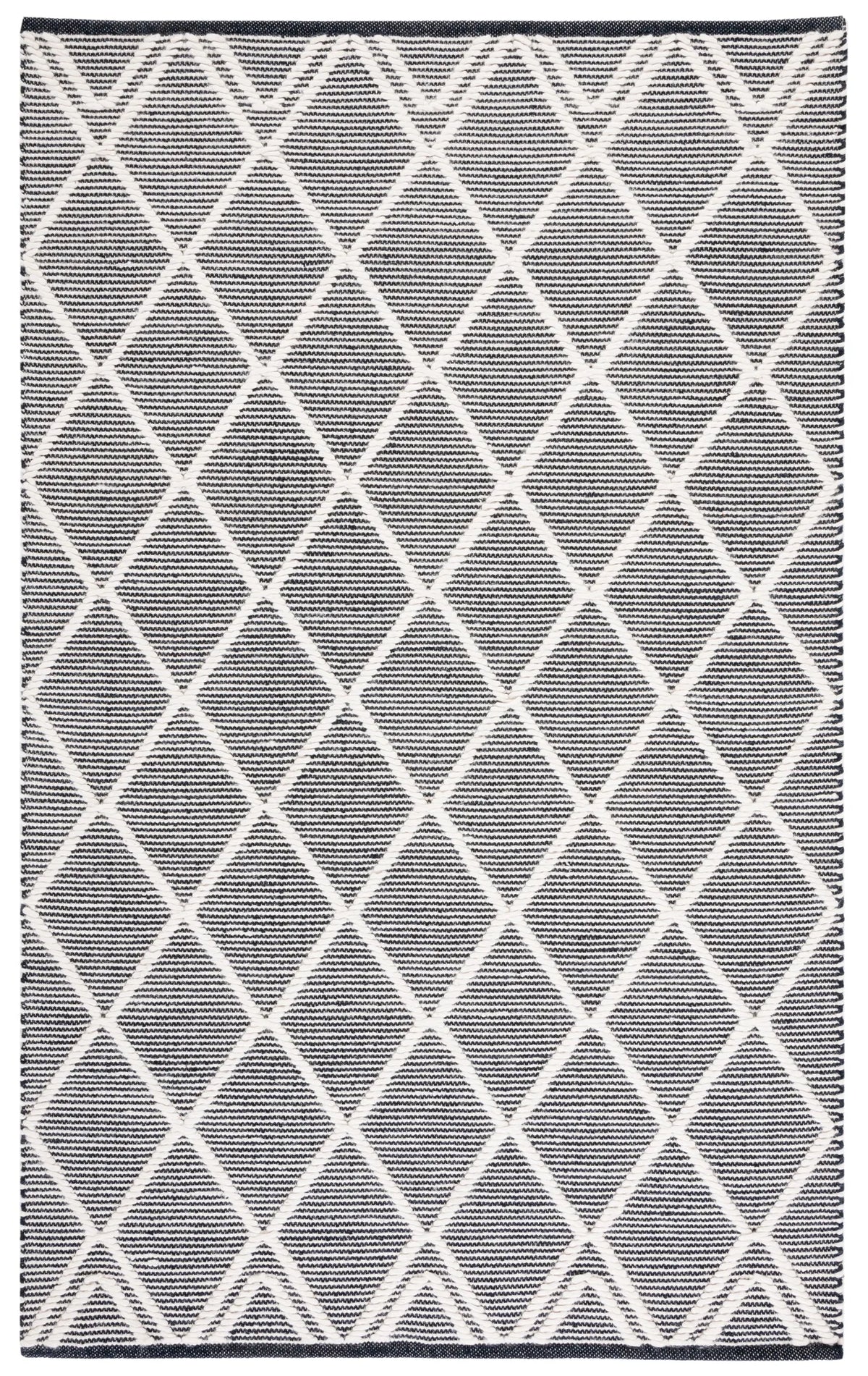 Safavieh Natura 4'-0" x 6'-0" Rug in Black / Ivory
