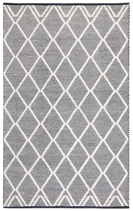 Safavieh Natura 4'-0" x 6'-0" Rug in Black / Ivory