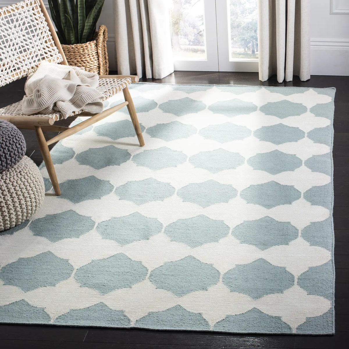 Safavieh Dhurries 5'-0" x 8'-0" Rug in Blue / Ivory