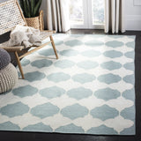 Safavieh Dhurries 5'-0" x 8'-0" Rug in Blue / Ivory