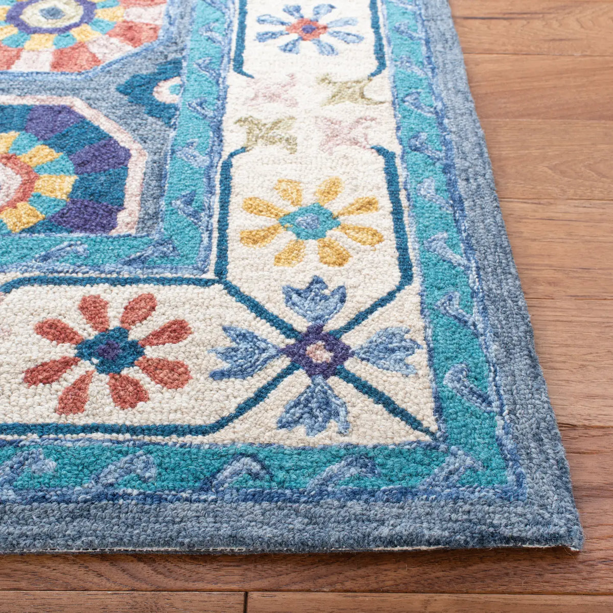 Safavieh Metro 4'-0" x 6'-0" Rug in Blue / Ivory