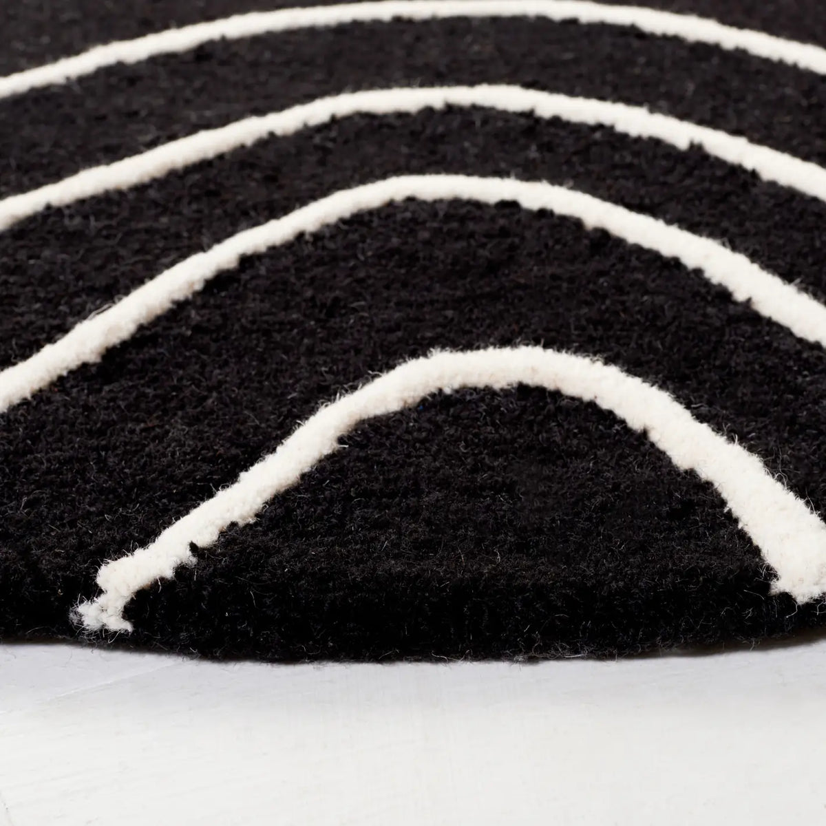Safavieh Rodeo Drive 6'-0" x 6'-0" Rug in Black / Ivory