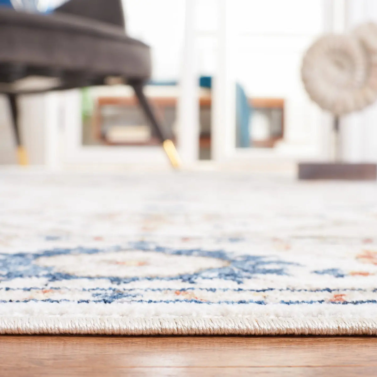 Safavieh Olympia 4'-0" x 6'-0" Rug in Ivory / Beige