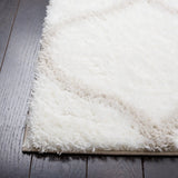 Safavieh Tahoe Shag 4'-0" x 6'-0" Rug in White / Silver