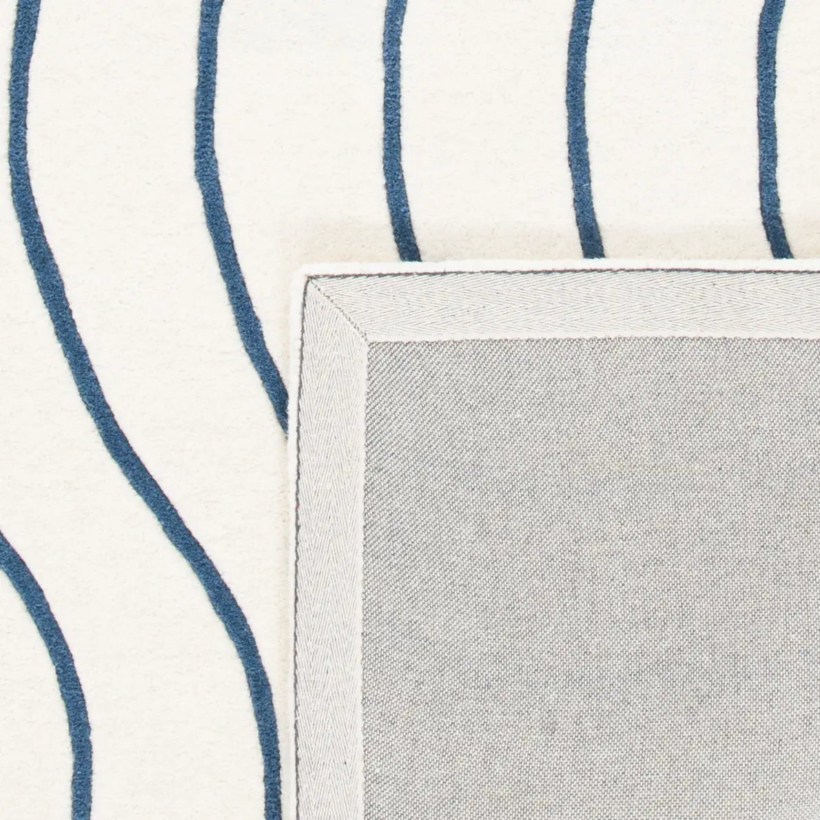 Safavieh Fifth Avenue 5'-0" x 8'-0" Rug in Ivory / Blue