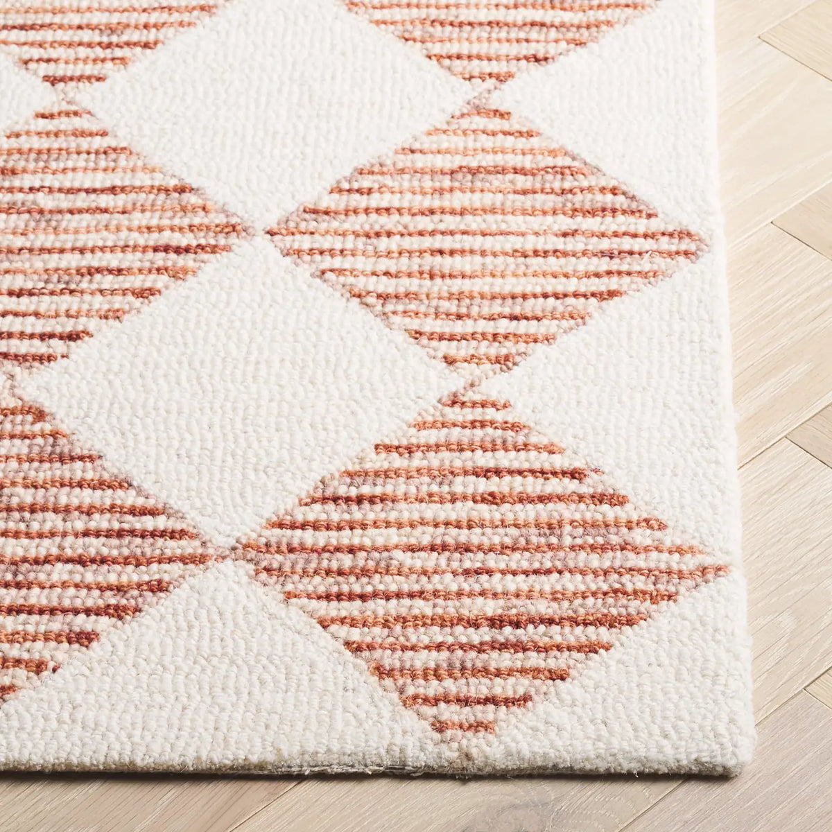 Safavieh Ebony 4'-0" x 6'-0" Rug in Rust / Ivory