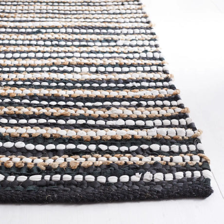 Safavieh Vintage Leather 4'-0" x 6'-0" Rug in Black / Ivory