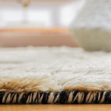 Safavieh Kenya 5'-0" x 8'-0" Rug in Ivory / Black