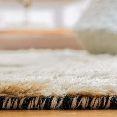 Safavieh Kenya 5'-0" x 8'-0" Rug in Ivory / Black