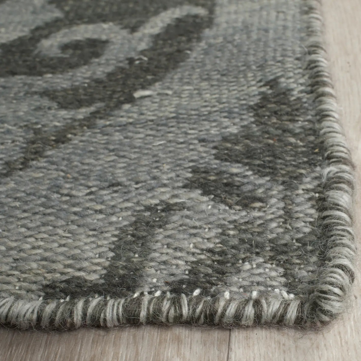 Safavieh Kilim 8'-0" x 10'-0" Rug in Grey / Dark Grey