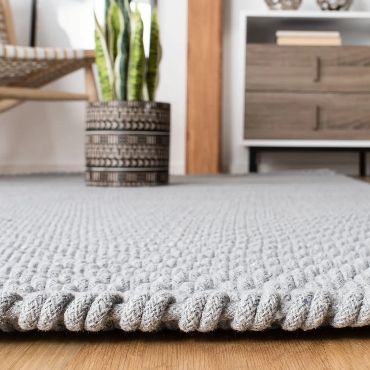 Safavieh Salem 4'-0" x 6'-0" Rug in Grey