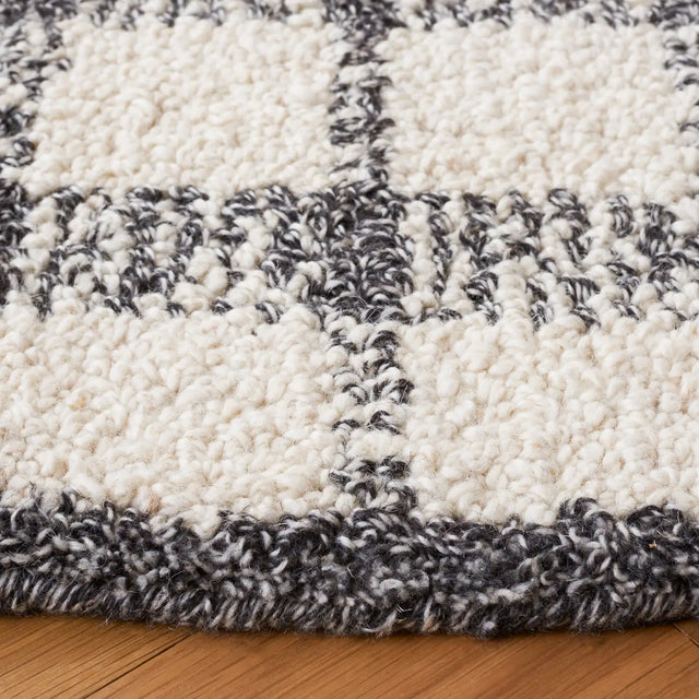 Safavieh Abstract 6'-0" x 6'-0" Rug in Ivory / Black