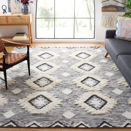 Safavieh Kenya 6'-0" x 9'-0" Rug in Black / Ivory
