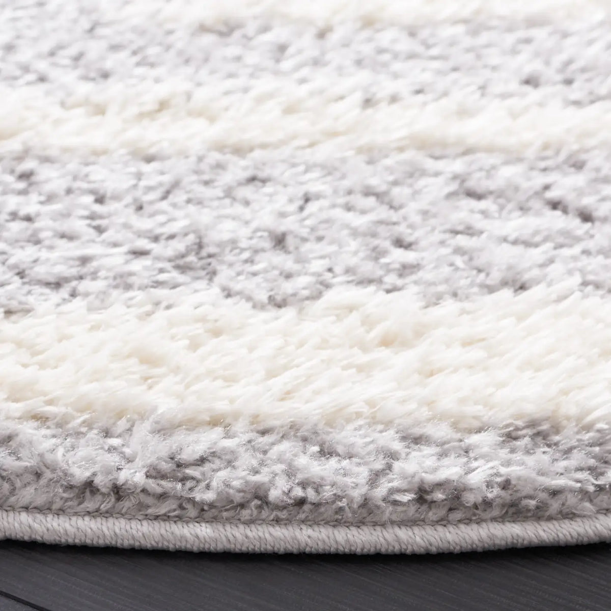 Safavieh Norway 6'-7" x 6'-7" Rug in Grey / Ivory