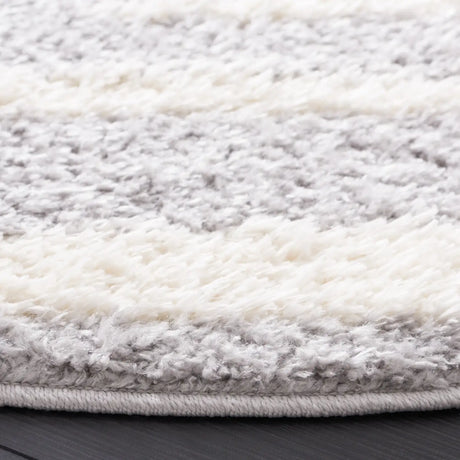 Safavieh Norway 6'-7" x 6'-7" Rug in Grey / Ivory