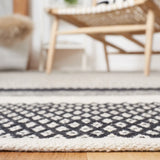 Safavieh Kilim 4'-0" x 6'-0" Rug in Black / Ivory