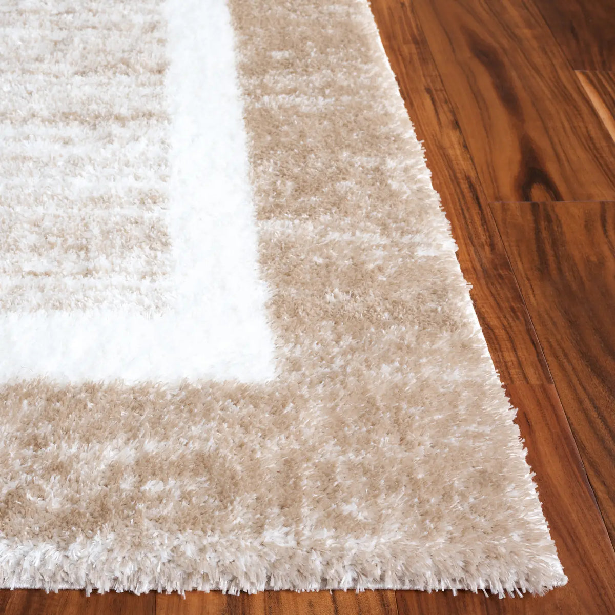 Safavieh Tahoe Shag 4'-0" x 6'-0" Rug in Gold / Ivory
