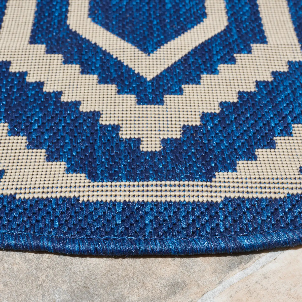 Safavieh Courtyard 5'-3" x 5'-3" Rug in Navy / Beige