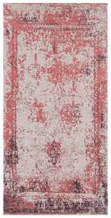 Safavieh Classic Vintage 2'-4" x 4'-8" Rug in Red