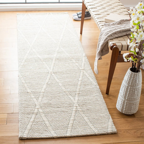Safavieh Marbella 2'-3" x 8'-0" Rug in Ivory