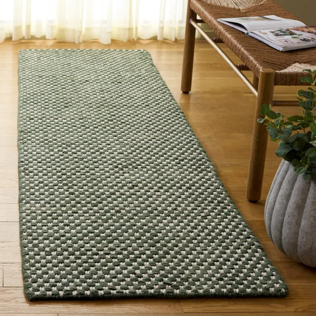 Safavieh Vermont 2'-3" x 8'-0" Rug in Green / Ivory