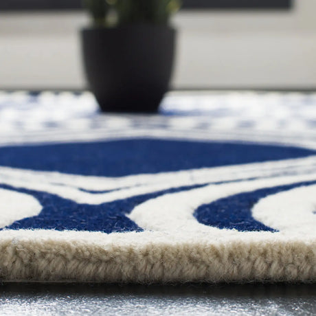 Safavieh Chatham 4'-0" x 6'-0" Rug in Dark Blue / Ivory