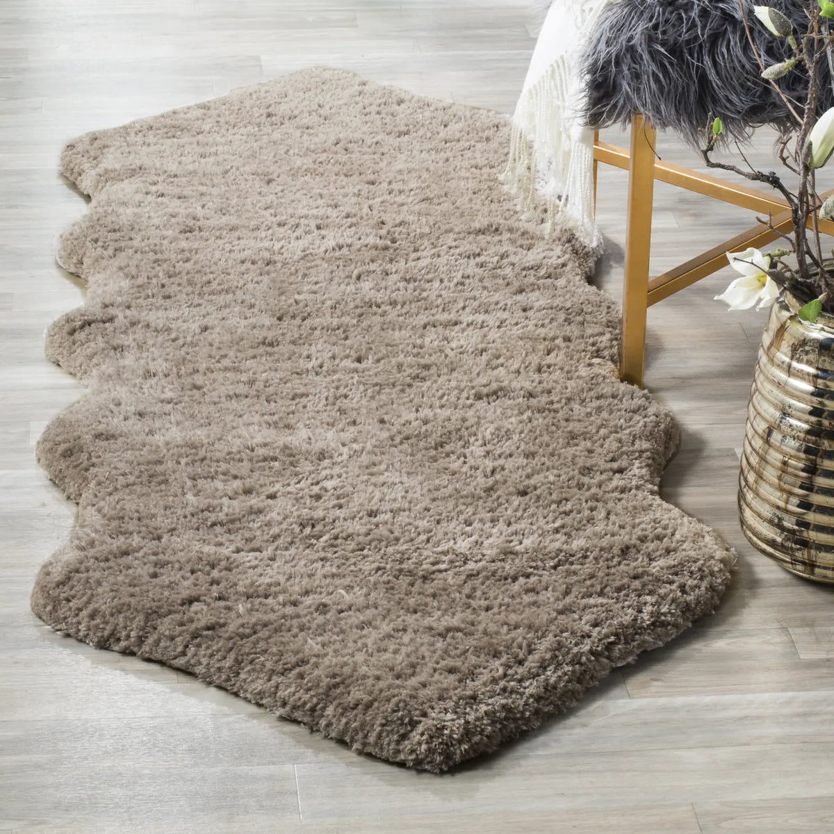 Safavieh Sheep Shag 2'-3" x 6'-0" Rug in Silver