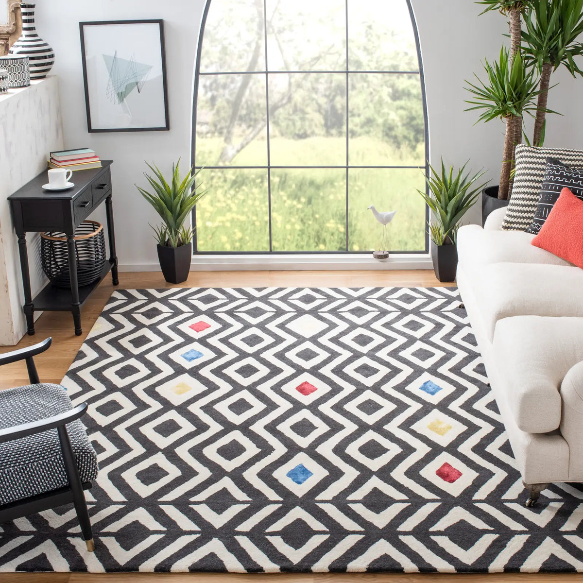 Safavieh Soho 7'-6" x 9'-6" Rug in Beige / Charcoal