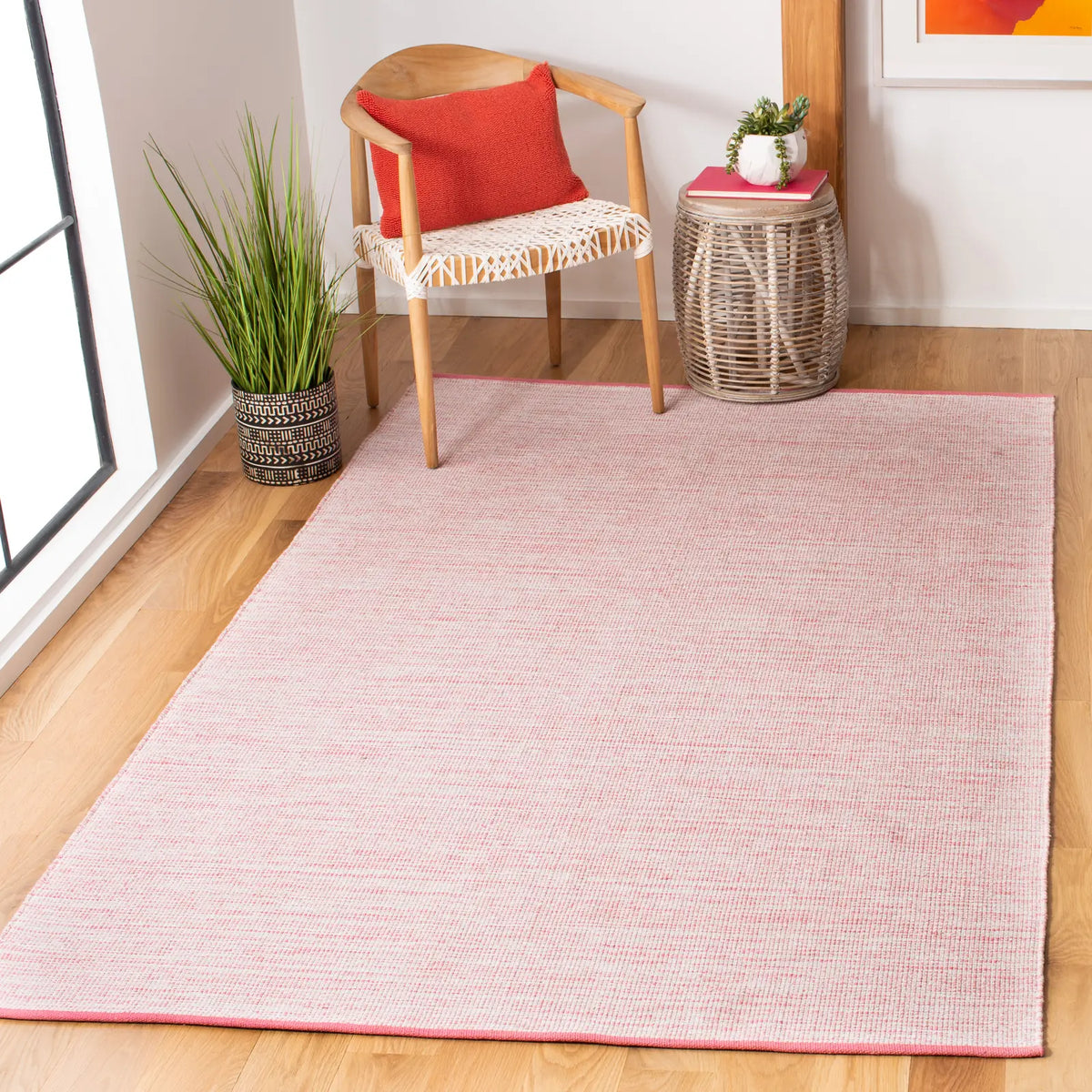 Safavieh Montauk 4'-0" x 6'-0" Rug in Pink / Fuchsia