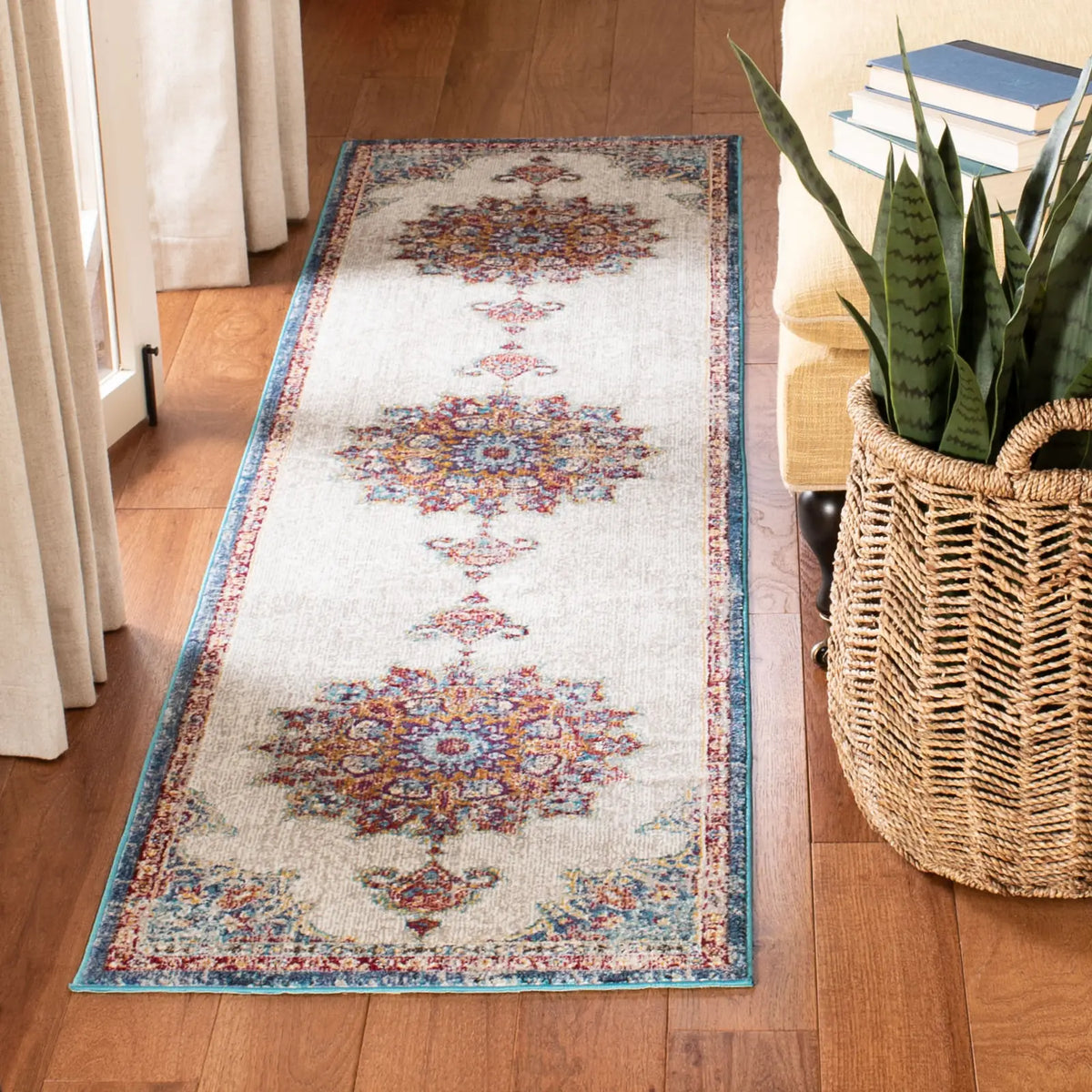 Safavieh Aria 2'-0" x 8'-0" Rug in Ivory / Navy