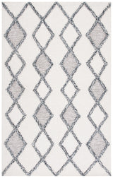 Safavieh Casablanca 4'-0" x 6'-0" Rug in Ivory / Black